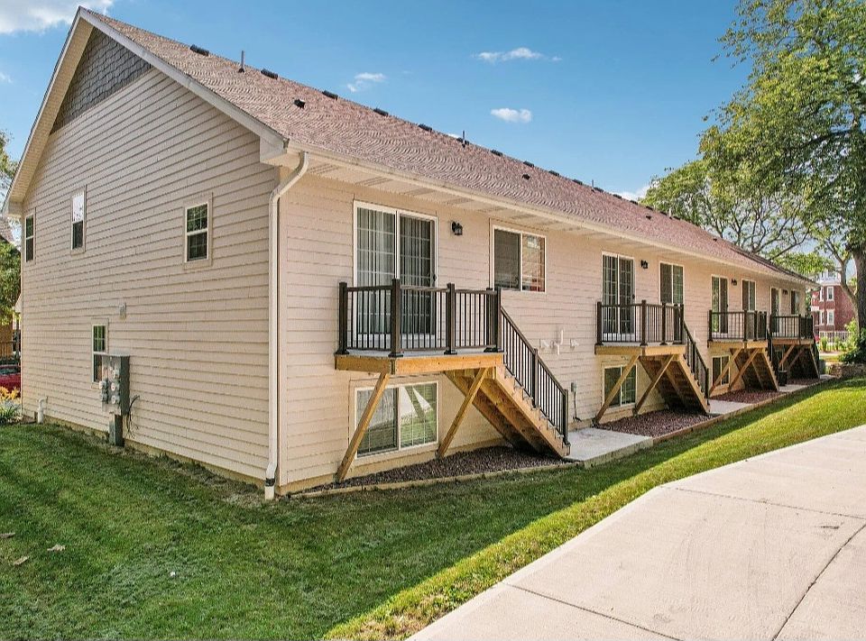 Rear of 4 unit Condos