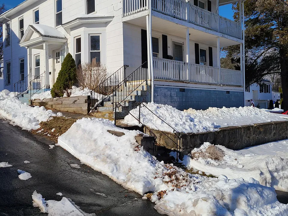 150 Hawthorne Ter #1
