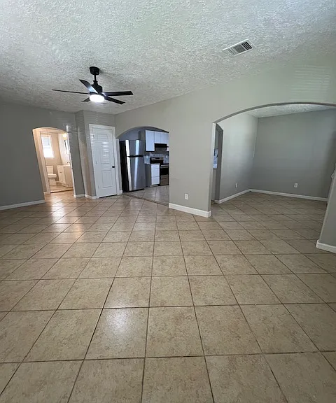 1205 W Wrenway Ave — Photo 2