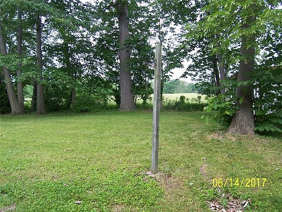 3rd image of 10330 Greenview Dr