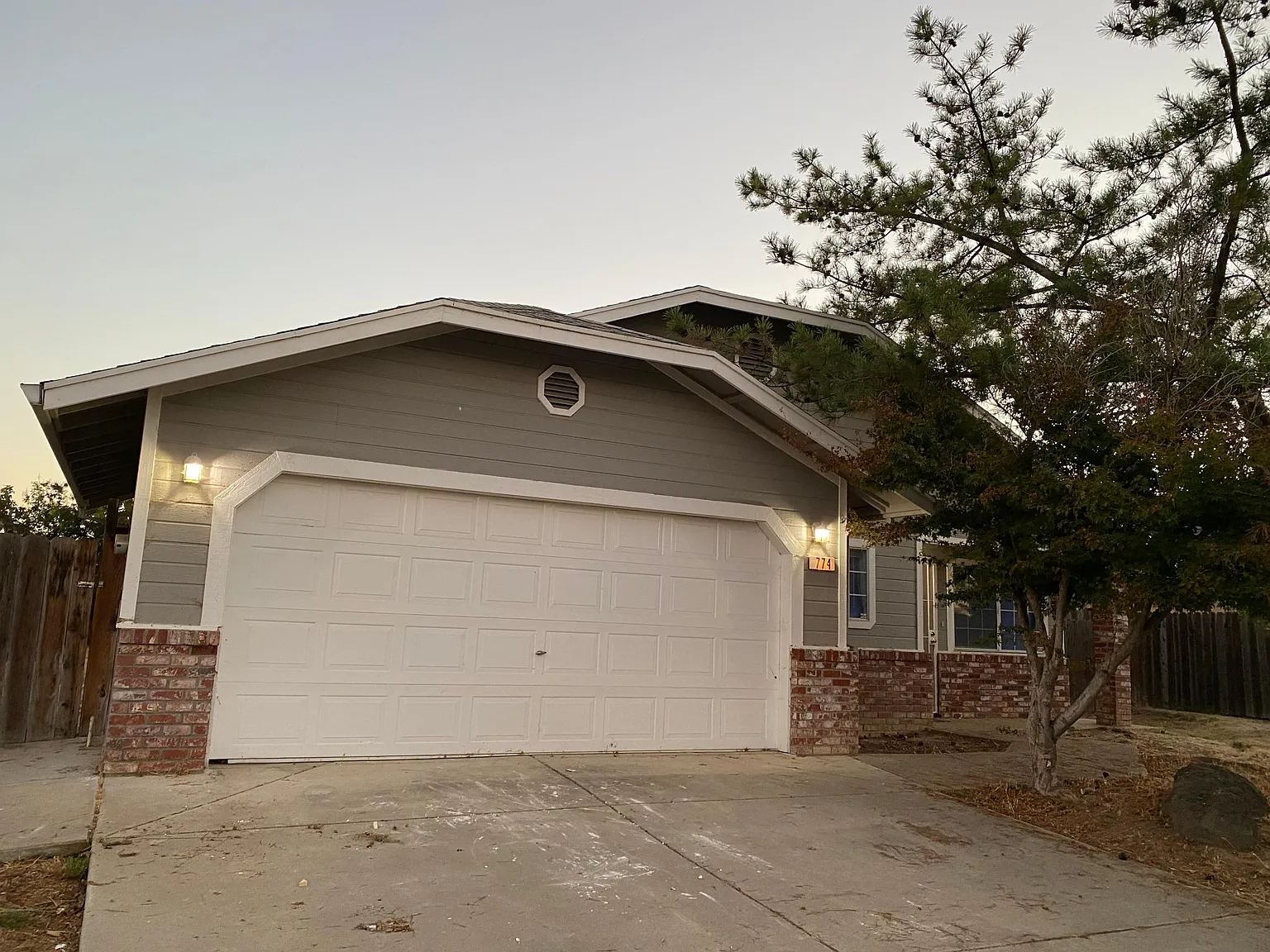 3 bed, 1106 sqft, $1,000 — Photo 1