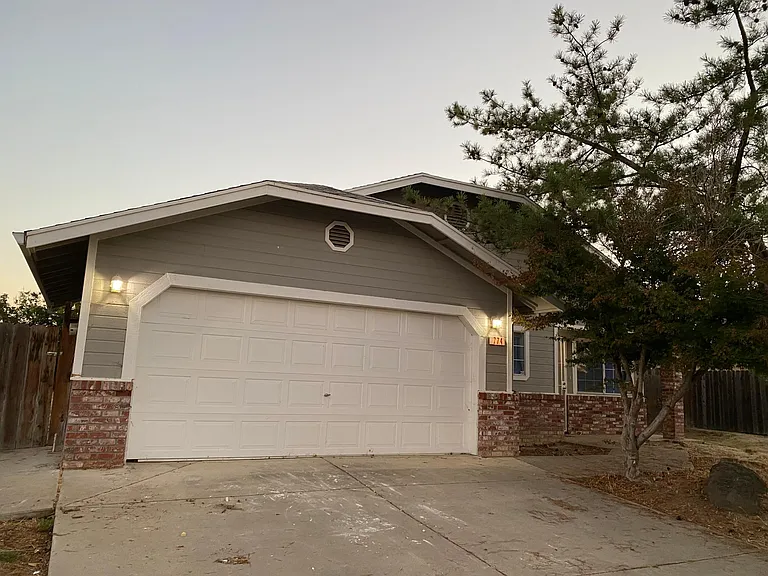 774 Elk Hills Dr — Photo 1