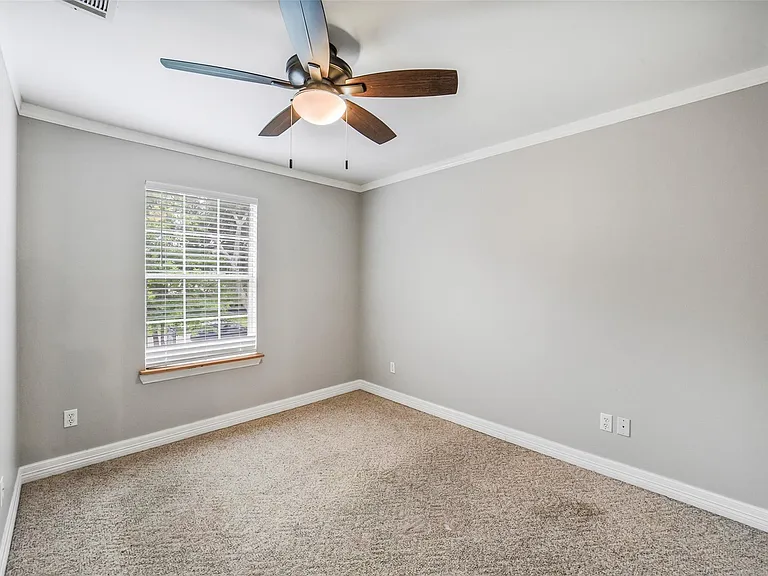 16302 Crossfield Dr — Photo 13