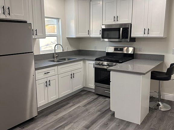 3rd image of 545 Del Mar Ave