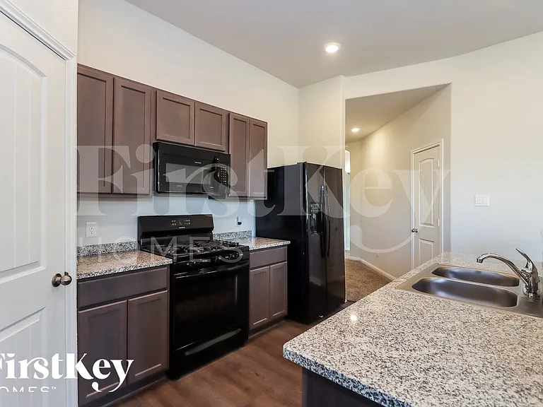 11032 Patriot Ct — Photo 6