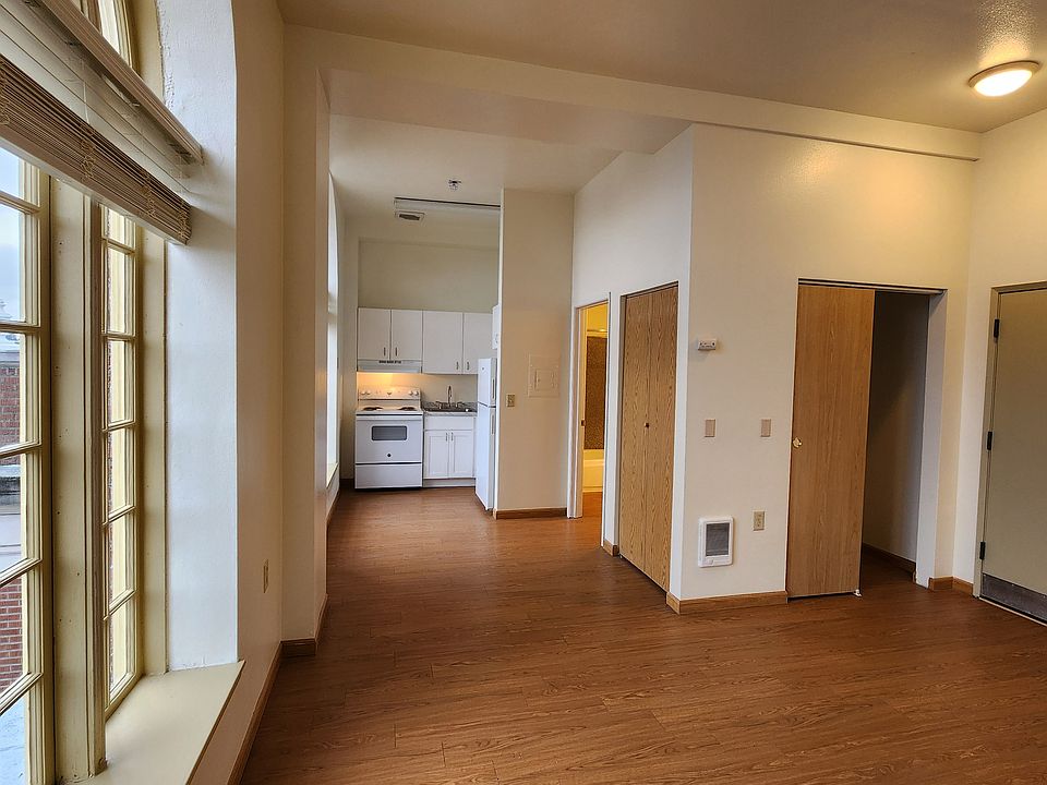 1st image of 2929 Hoyt Ave #506