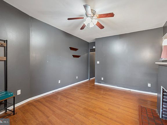 3rd image of 7028 Glenloch St