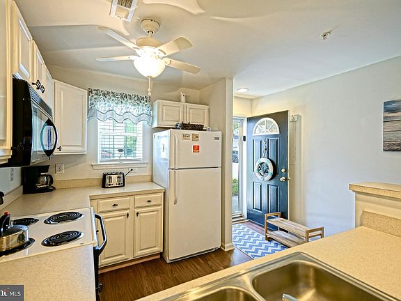 5th image of 17293 King Phillip Way Unit 4