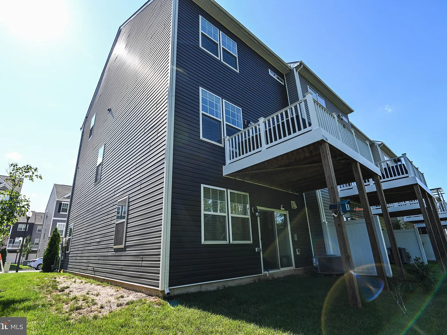 3 bed, 2.5 bath, 2296 sqft, $3,500 — Photo 3