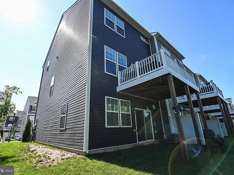 2047 Hinshaw Dr — Photo 3