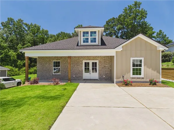 68 Mill Creek Dr, Smiths Station, AL 36877