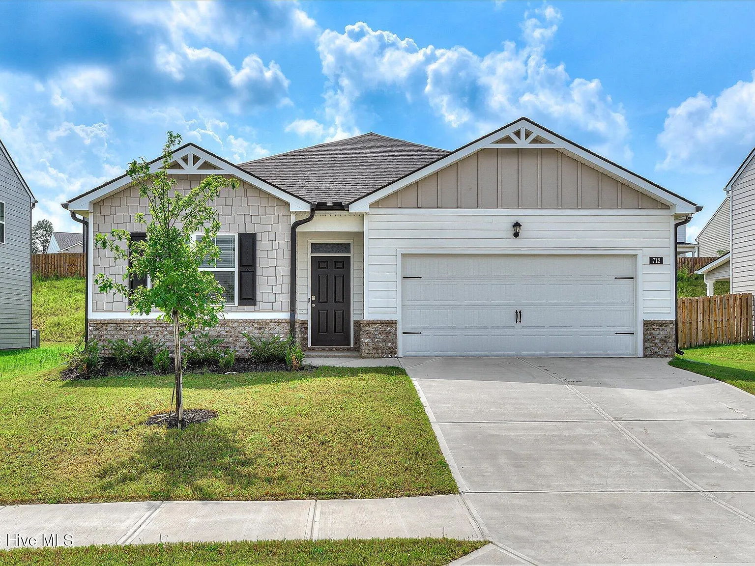 4 bed, 2.0 bath, 1776 sqft, $1,900 — Photo 1