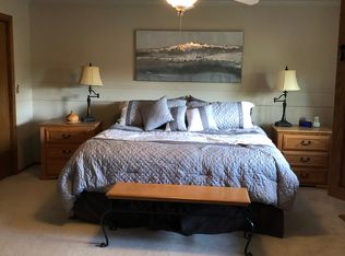 706 Munich Dr, Bismarck, ND 58504