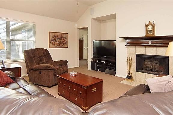 3rd image of 2733 Pinnacle Dr