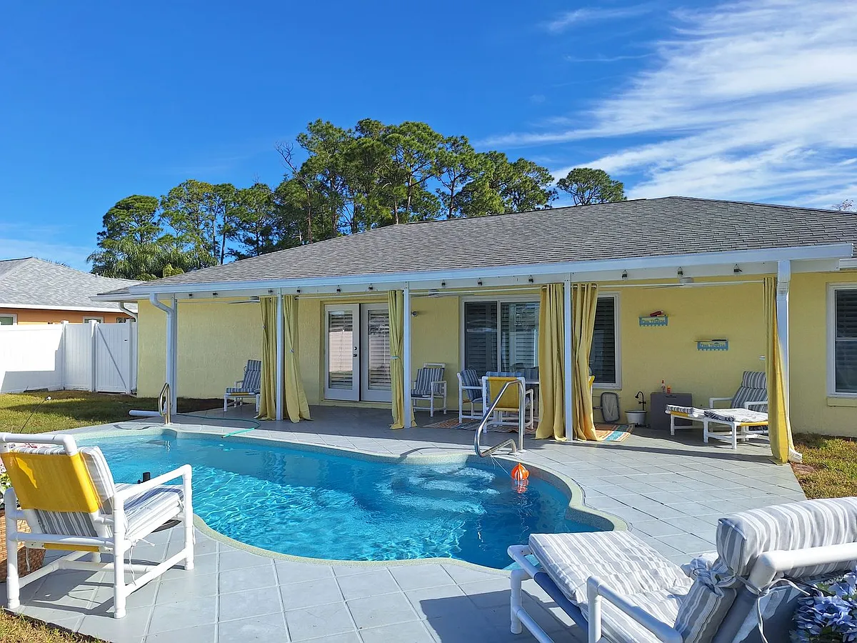 Building Photo - 3208 Royal Palm Dr