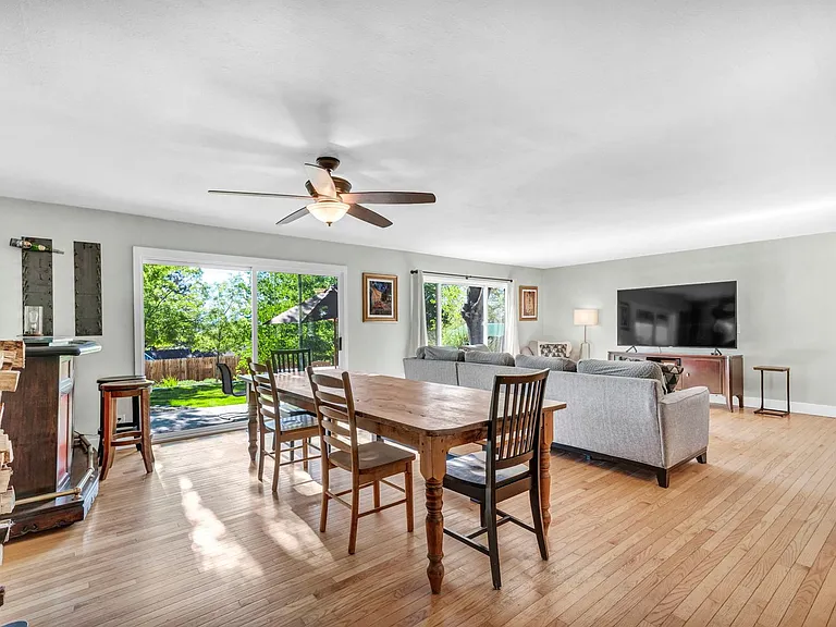2655 Parkway Dr — Photo 9