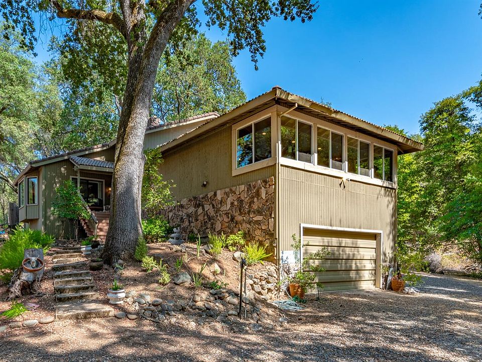 2nd image of 2956 Deer Valley Rd
