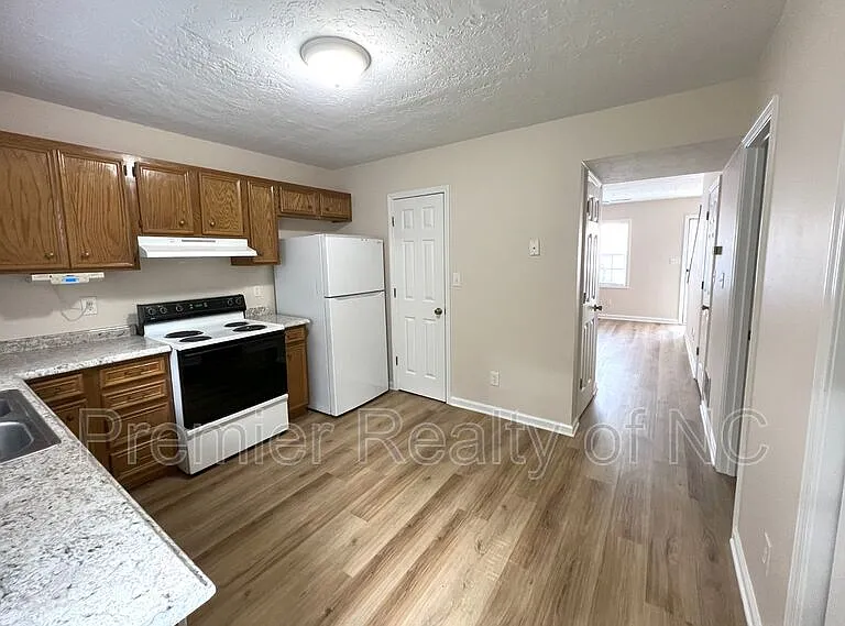 301 E Lake Dr #8 — Photo 3