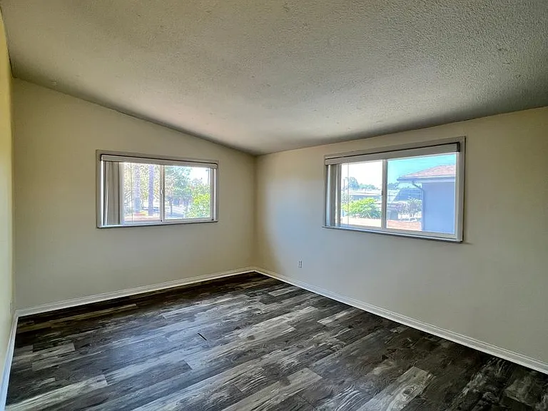 1552 Elm Ave ( F ) — Photo 12