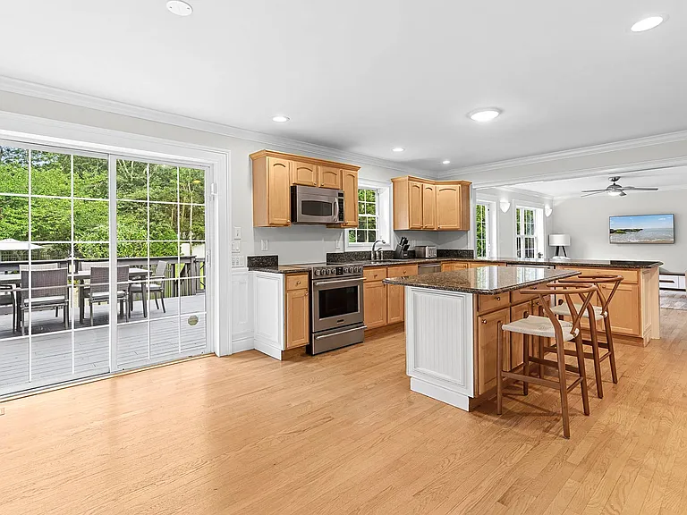 26 Squires Ave — Photo 7