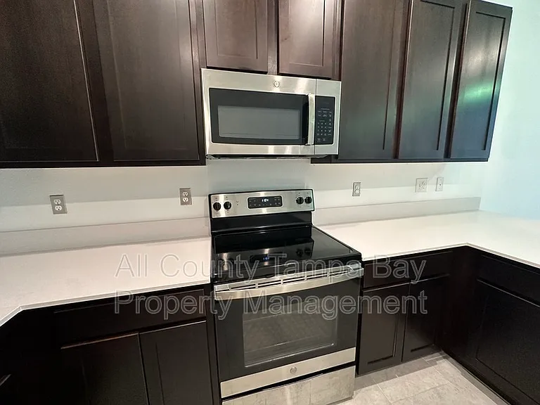 220 Pershing St — Photo 9