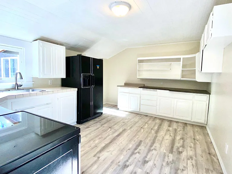 748 SE Miller St — Photo 4