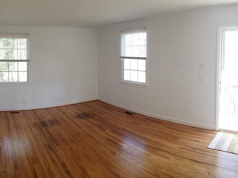 130 Barclay Rd — Photo 2