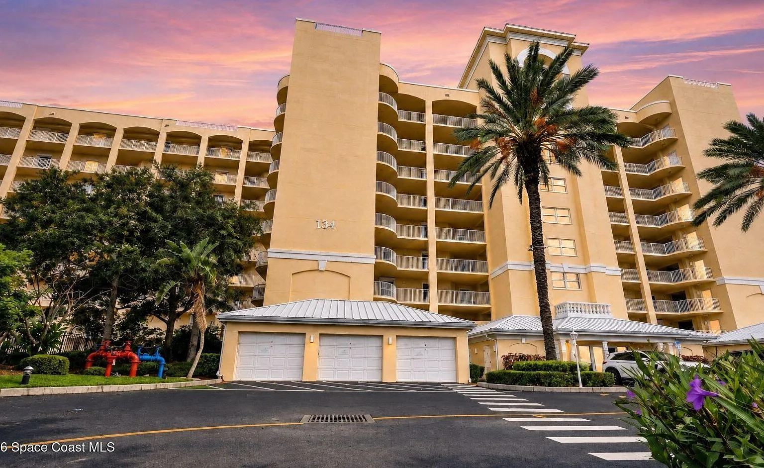 3 bed, 3.0 bath, 2525 sqft, $6,000 — Photo 4
