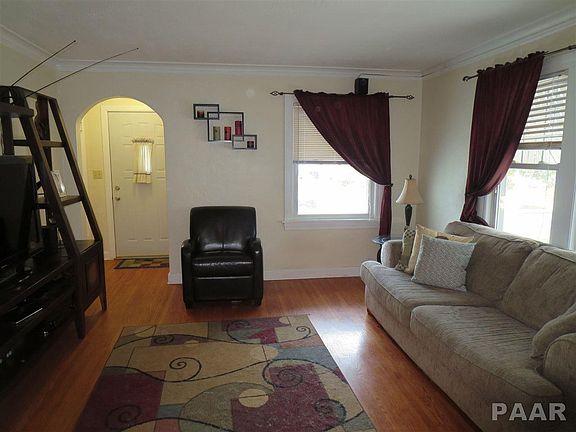 2nd image of 1409 W Maywood Ave