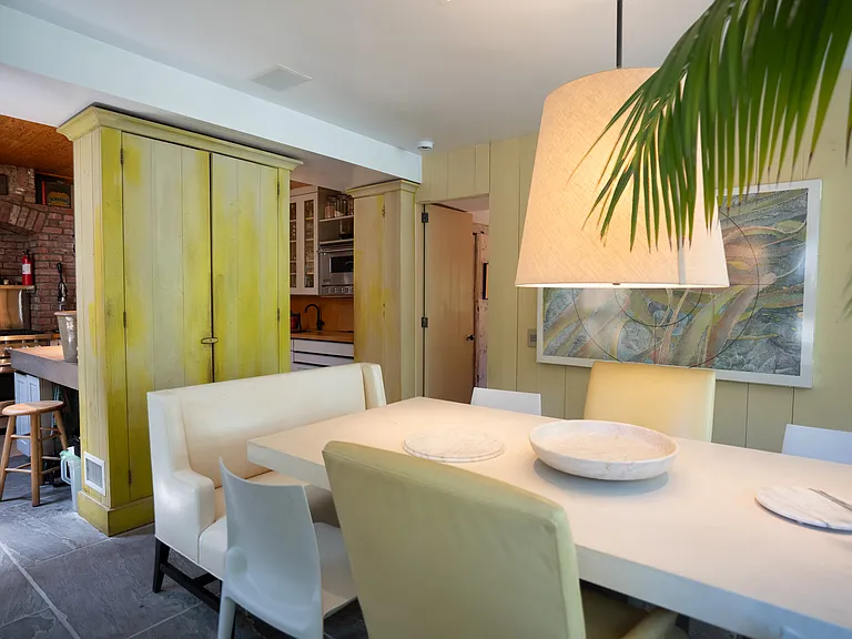 4 Cozzens Ln — Photo 3