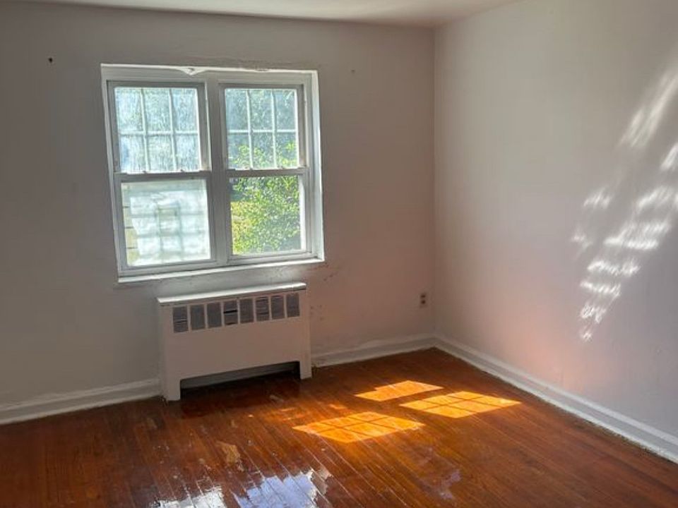 2nd image of 40 Ellington St APT 1A