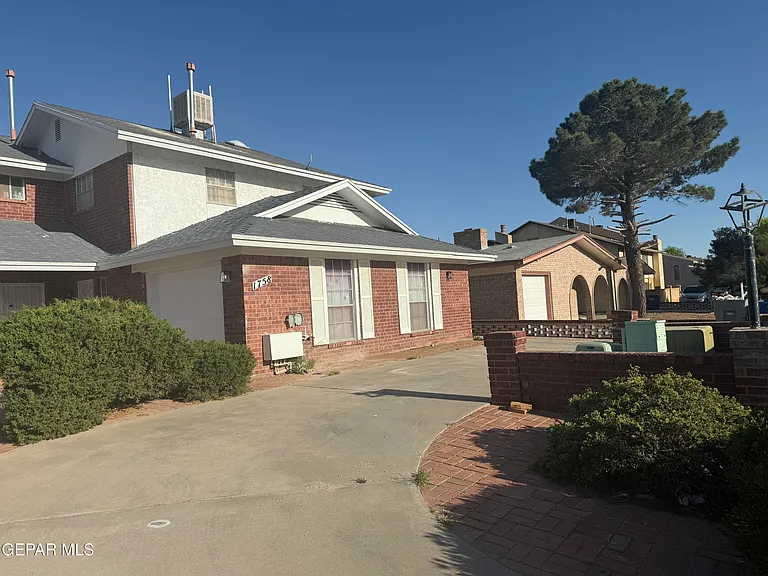 1758 Pico Alto Dr — Photo 2