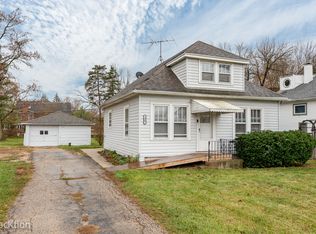 1807 E Kensington Rd, Mount Prospect, IL 60056