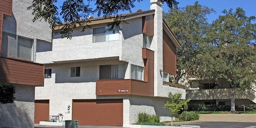 2 bed, 2.5 bath, 1650 sqft, $3,200 — Photo 2