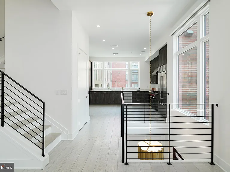142R S Front St — Photo 4
