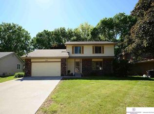 5629 Blackwell Dr, Omaha, NE 68137