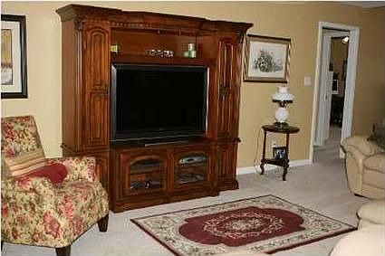3rd image of 2646 Beaumont Dr