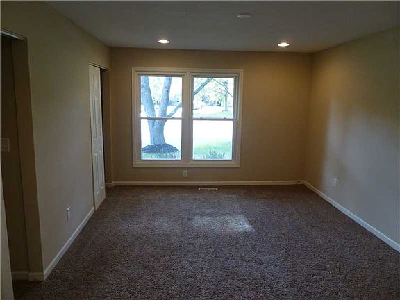 4th image of 912 Partridge Pl