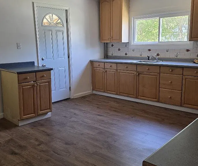 220 Poplar Ave — Photo 5