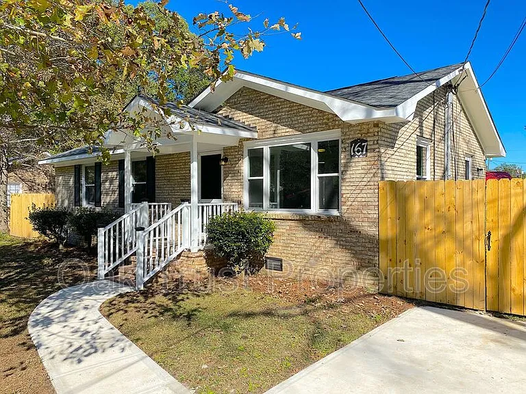 167 Giles Dr — Photo 2