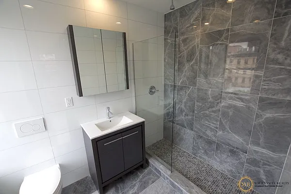 Rented by Your Vanity Realty | media 20