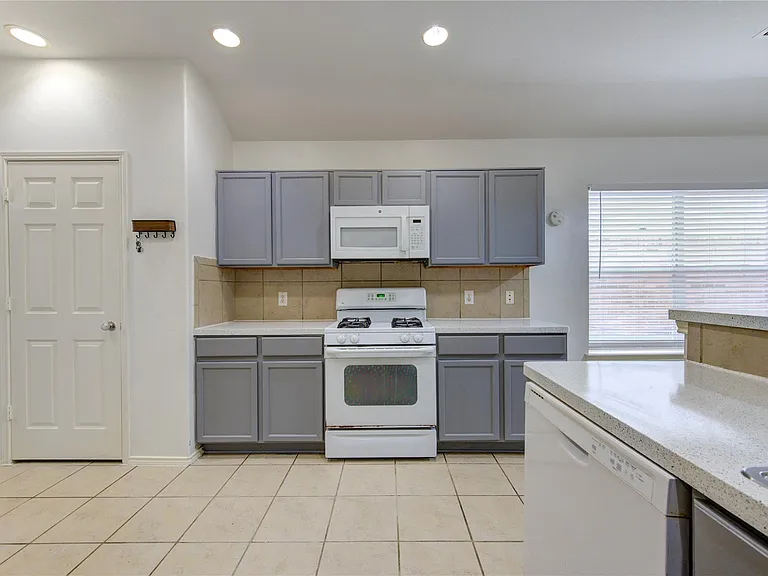 14027 Coveney Dr — Photo 13