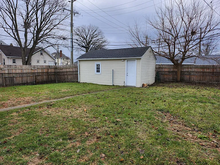 770 E Chesterfield St — Photo 3