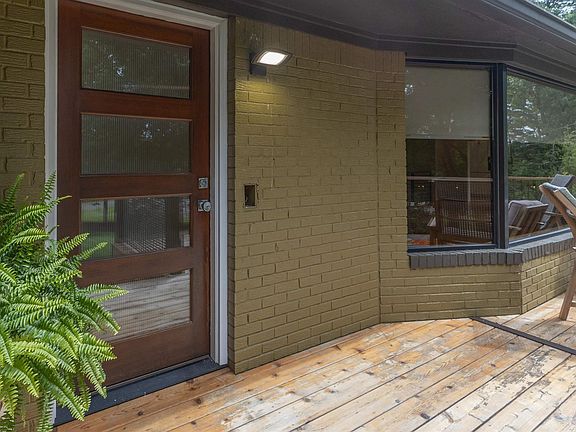 5th image of 1801 S Lakeshore Dr