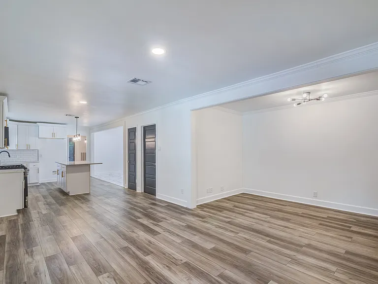 1521 Pearl St — Photo 12