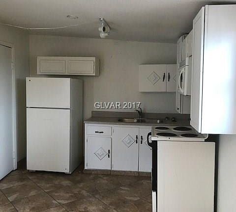 3rd image of 2416 E Oakey Blvd #2