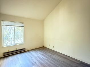 24 Crystal Springs Rd APT 4, San Mateo, CA 94402