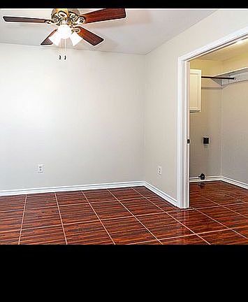 3rd image of 413 Whitehouse Dr