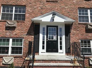 1 Colonial Village Dr, Arlington, MA 02474