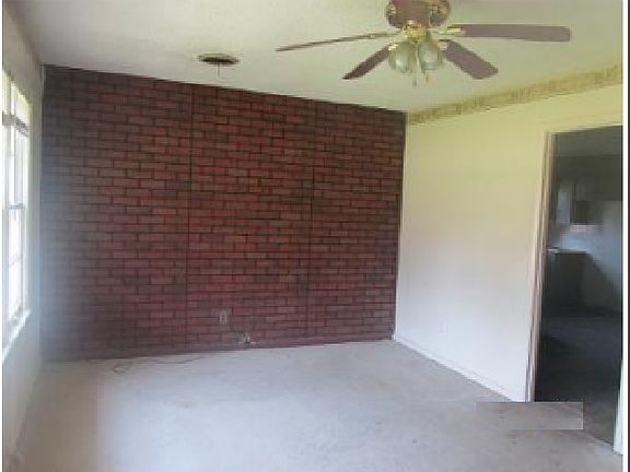 2nd image of 900 S Parkside St